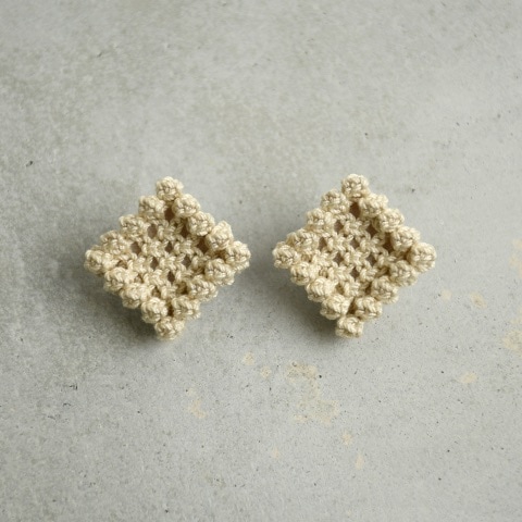 松田紗和 ピアス・イヤリング ウエハース（ベージュ）｜恵文社一乗寺店