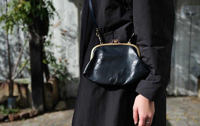 six coup de foudre 横長 frame bag（鹿革/black/レザー紐）｜恵文社  