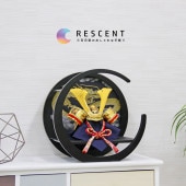 五月人形 コンパクト Crescent（クレセント）黄金兜飾り | 三日月型ケースのモダン兜