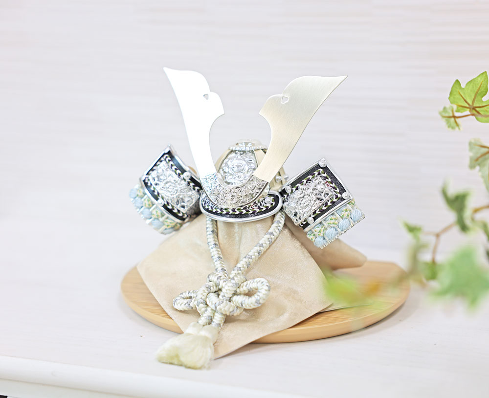 五月人形 コンパクト NINE MINI（ナイン ミニ）| コンパクトでおしゃれな武将兜平台飾り