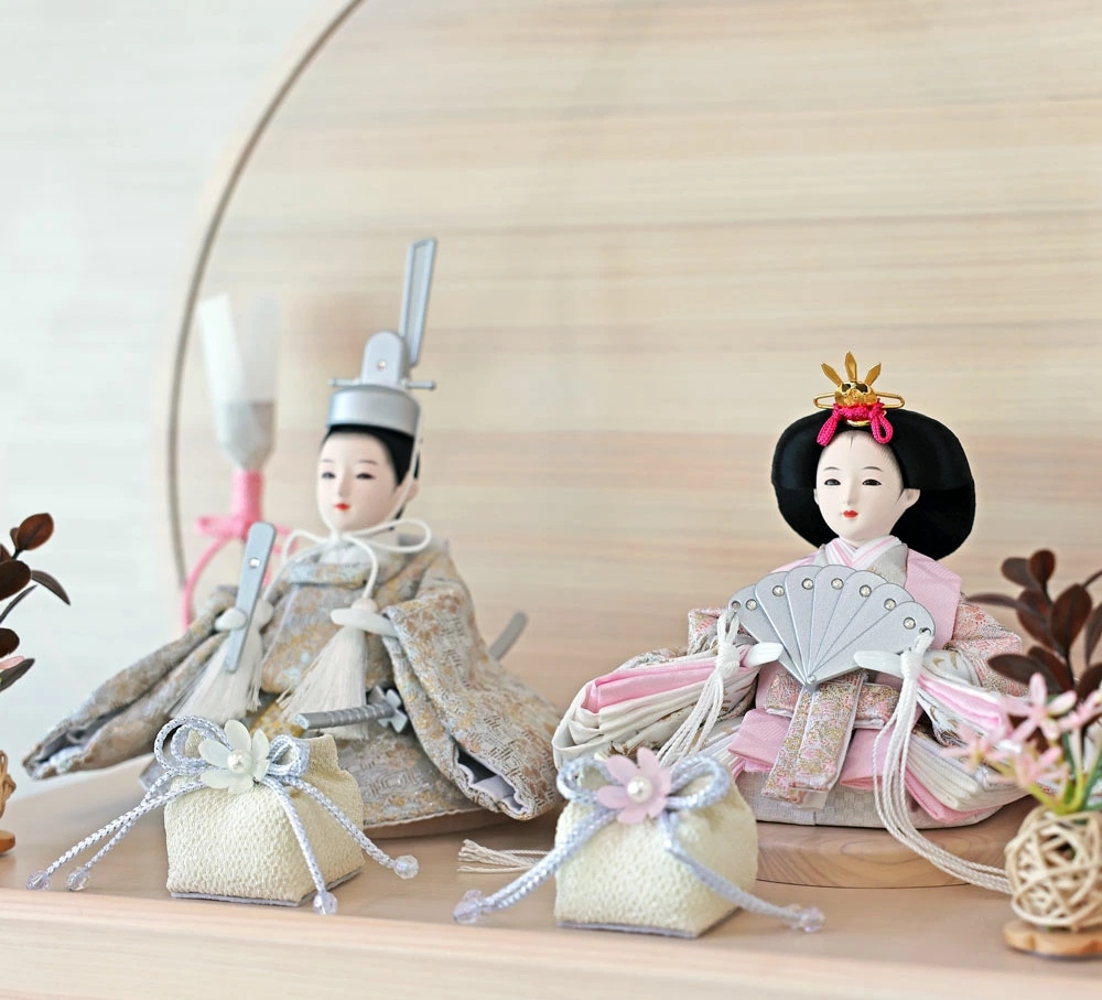 【一点限り】雛人形 ケース飾り　K54 雛人形】ケース飾り 五人飾り「金彩枝桜丸形黒塗アクリル」 (322507