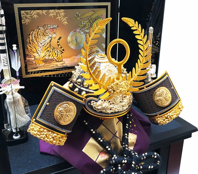 五月人形 コンパクト 立体特上着用兜 | 本格武将兜のモダン収納飾り