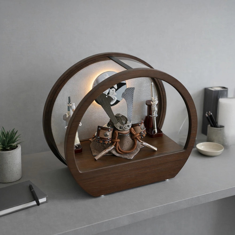 五月人形 コンパクト Premo（プリモ）LEDライト付き 木製丸型ケース飾り | ブラウン | 名入れプレート付き