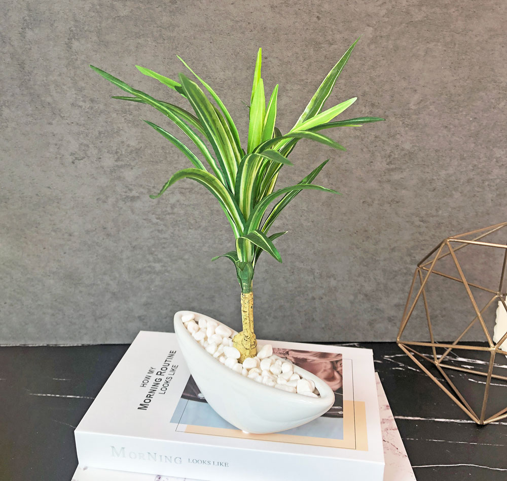 ユッカ フェイクグリーン 30cm コンパクト おしゃれ｜恵月人形本舗