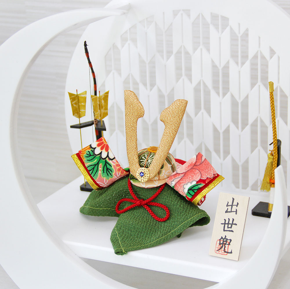 五月人形 コンパクト Crescent（クレセント）| ちりめん兜の三日月型平飾り