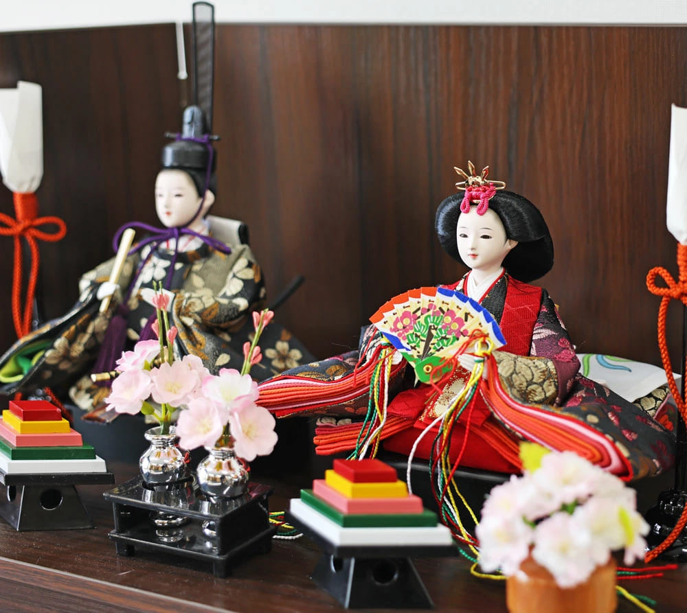 雛人形 コンパクト 木製本格収納飾り ブラウン｜高級感あるブラウン収納雛人形