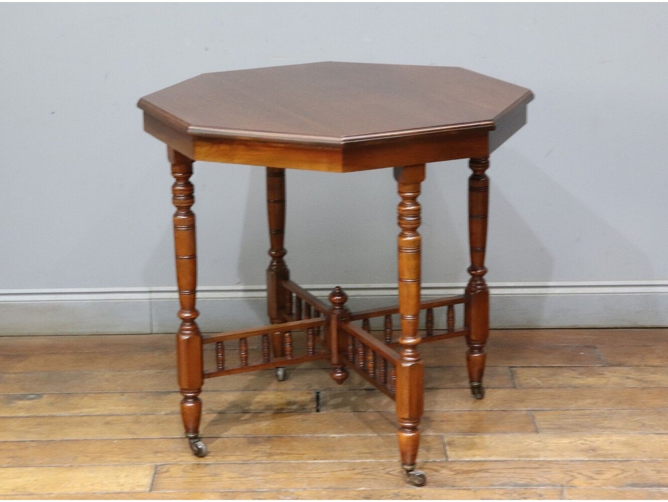 ティーテーブル