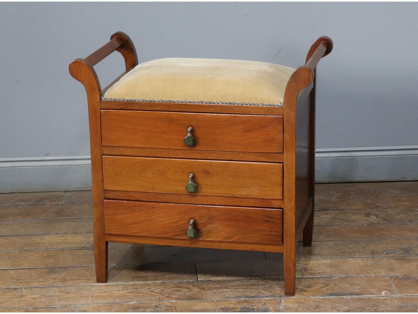 ピアノスツール