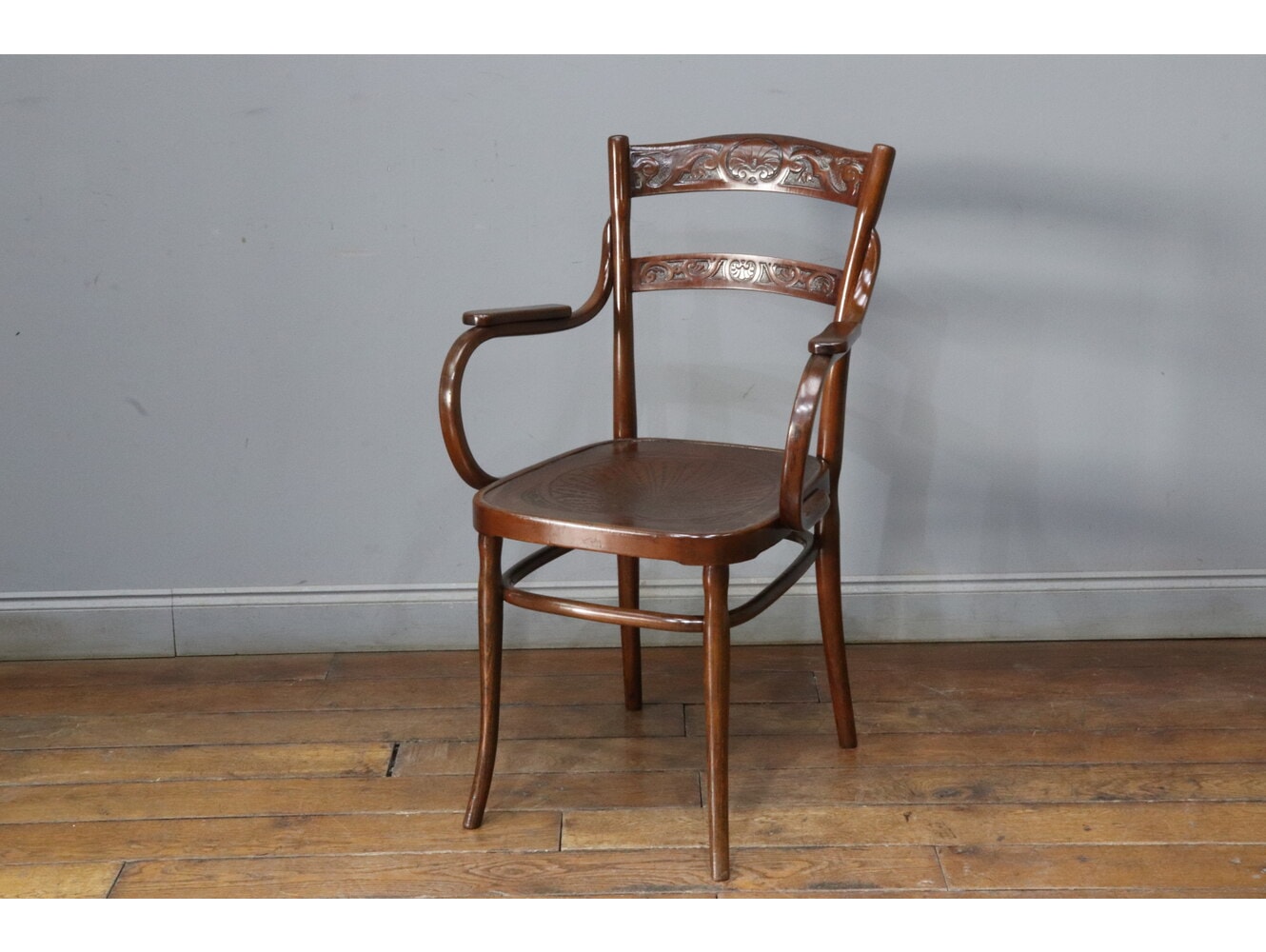 ベントウッドアームチェア