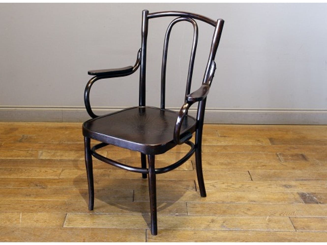 ベントウッドアームチェア