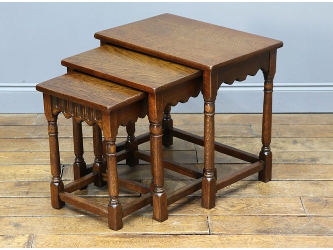 ネストテーブル