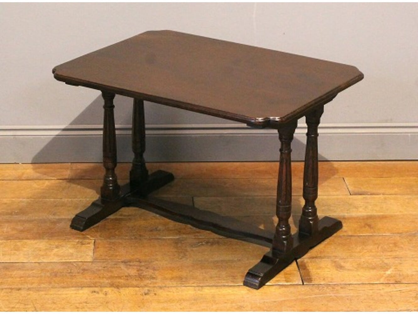 センターテーブル