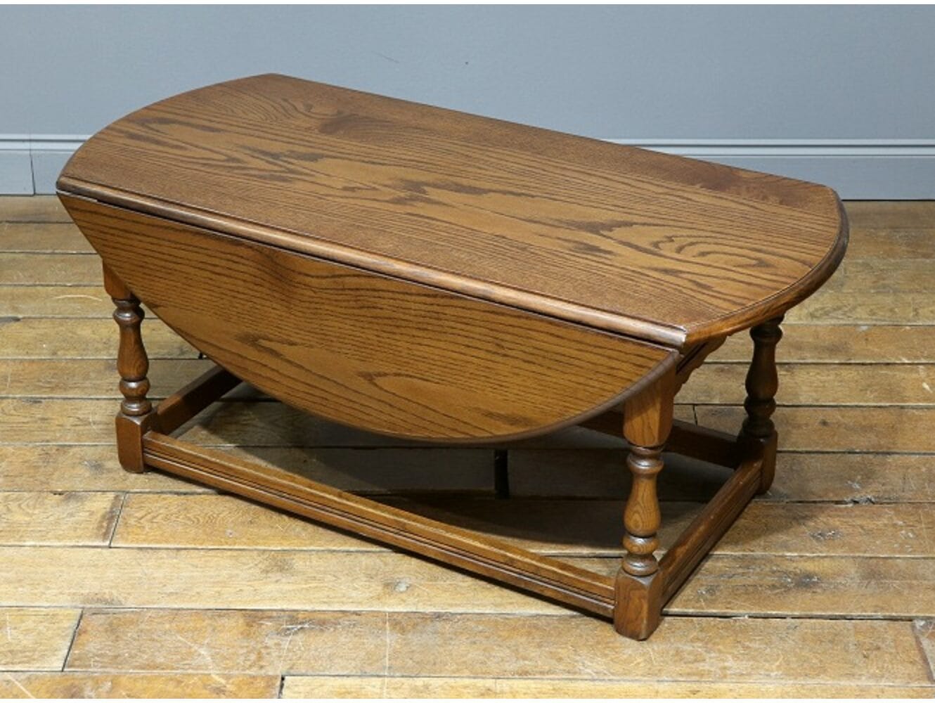 センターテーブル