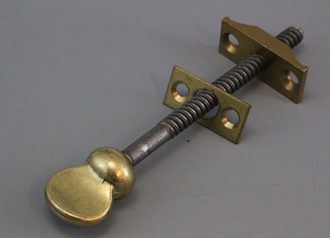 サッシュスクリュー