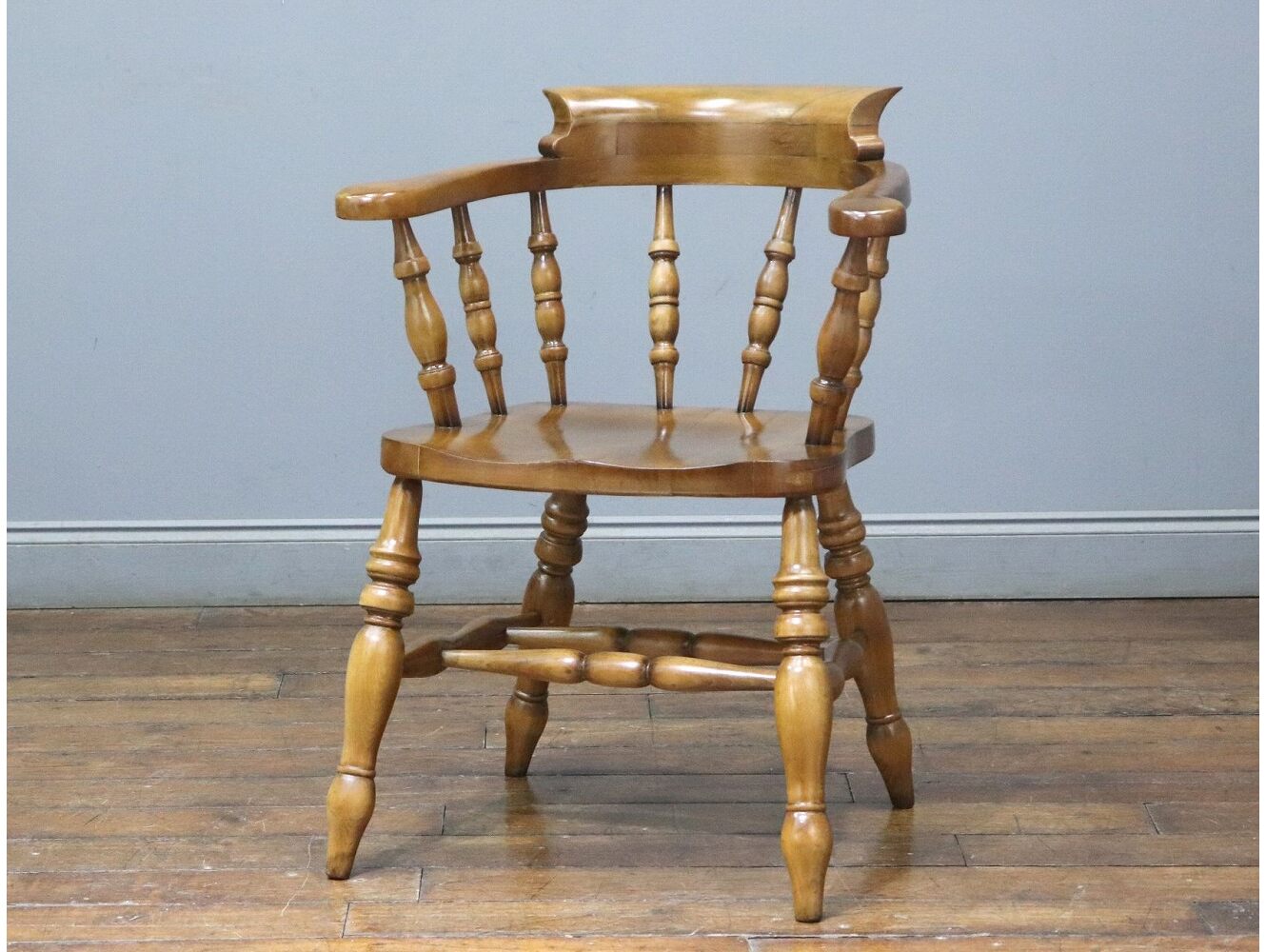 キャプテンチェア