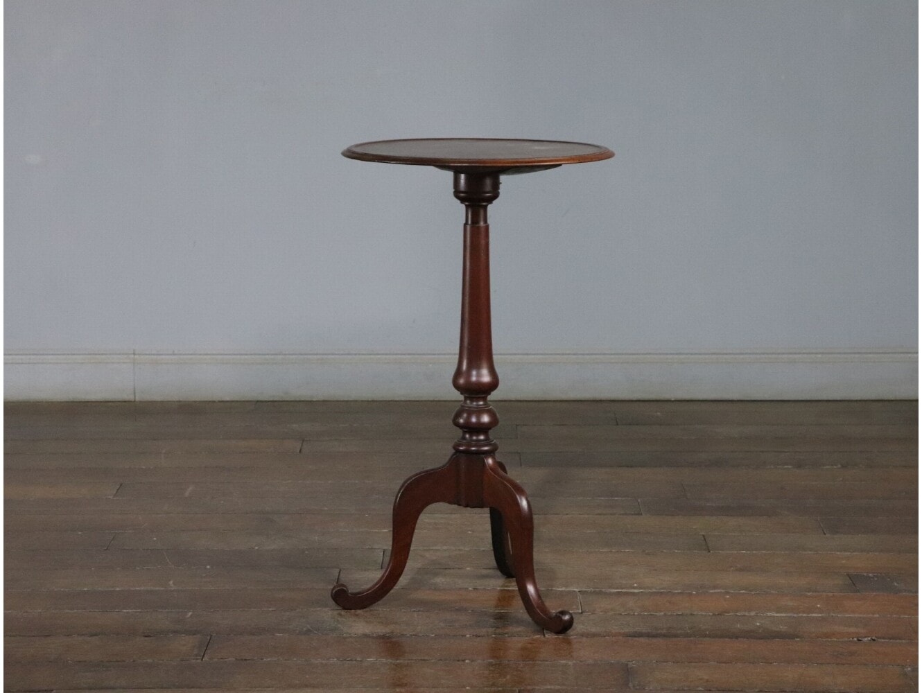 ペデスタルテーブル