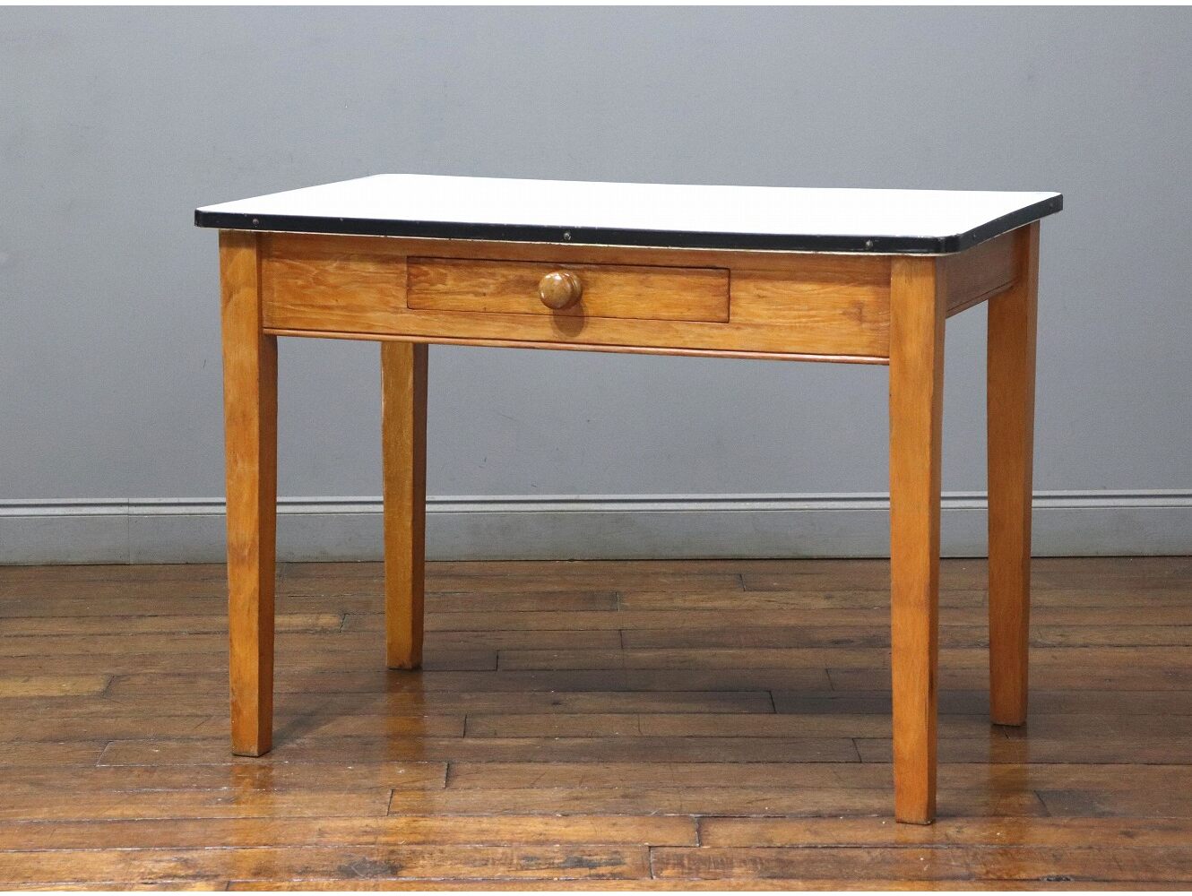 ワーキングテーブル