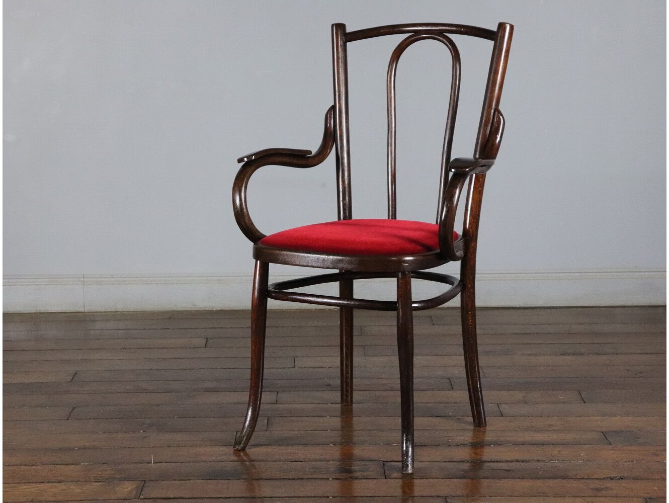 ベントウッドアームチェア