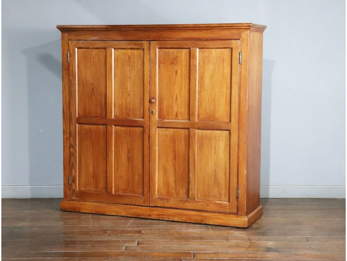 パントリーキャビネット