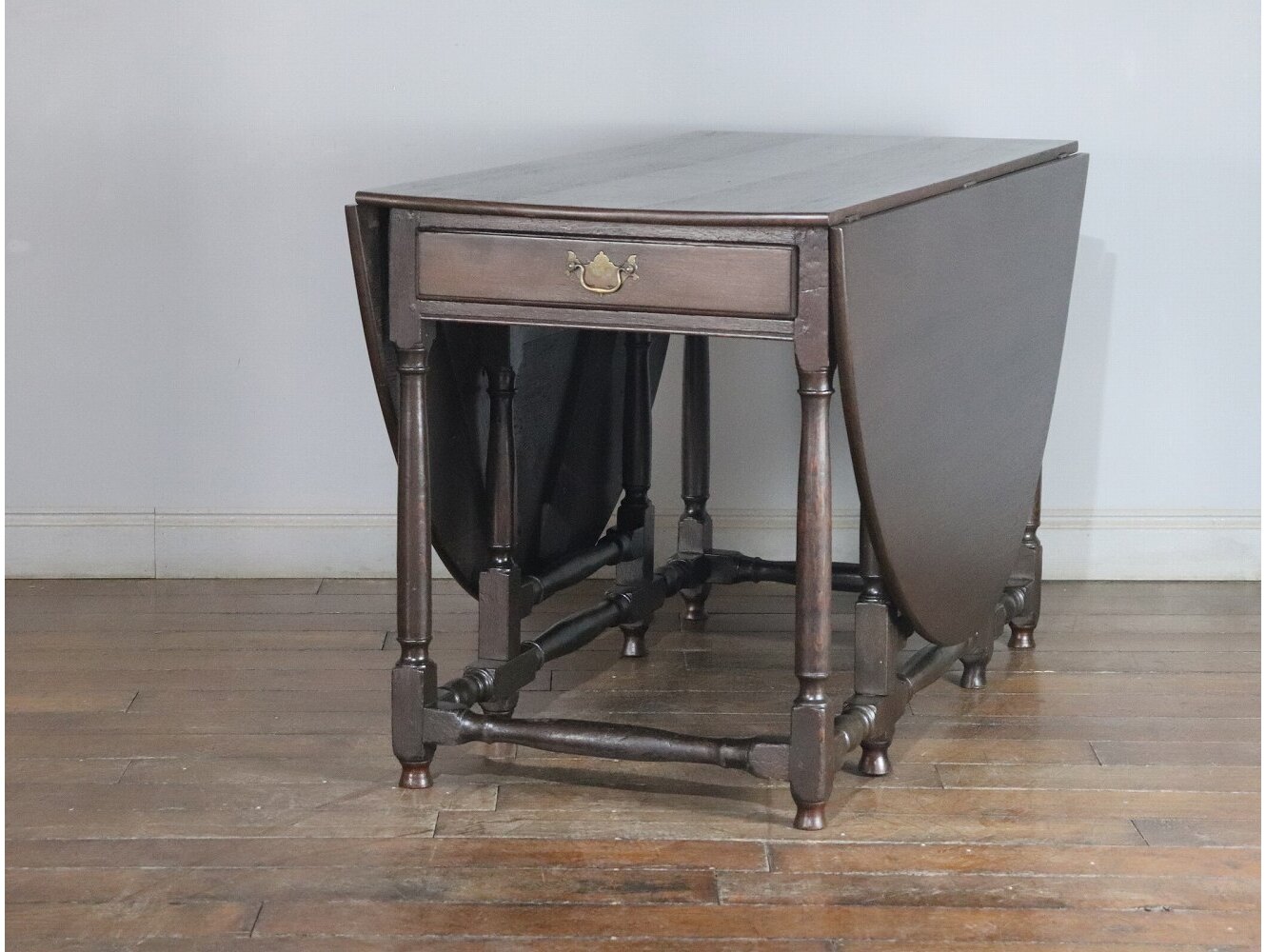 ゲートレッグテーブル