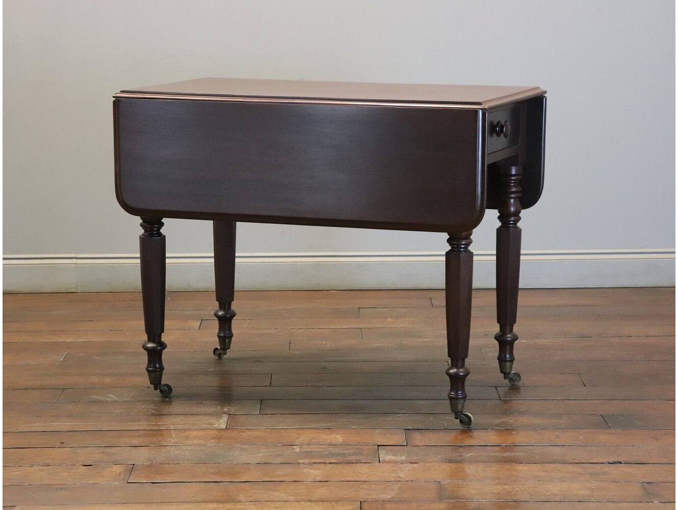 バタフライテーブル