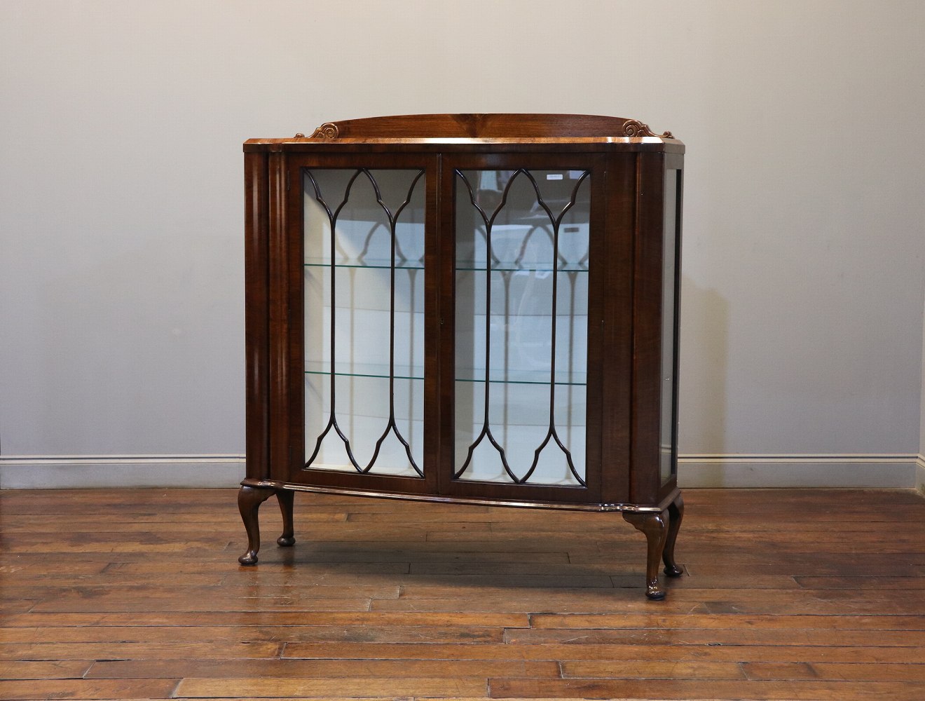 k027r116 英国製 ディスプレイキャビネット アンティーク家具 クラシカル k027r116 英国製 ディスプレイキャビネット アンティーク家具