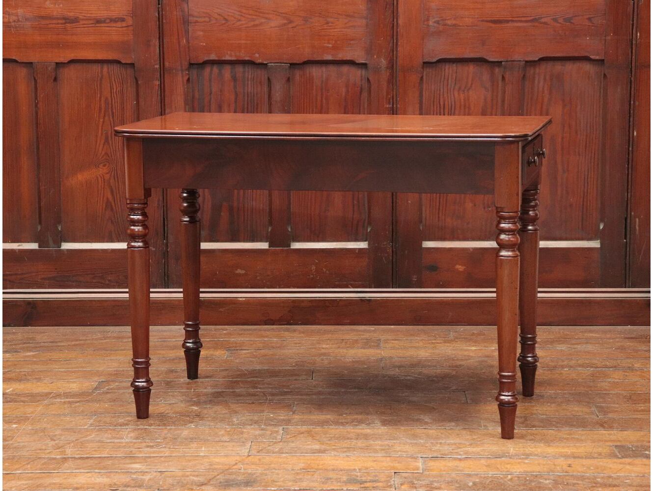 ホールテーブル