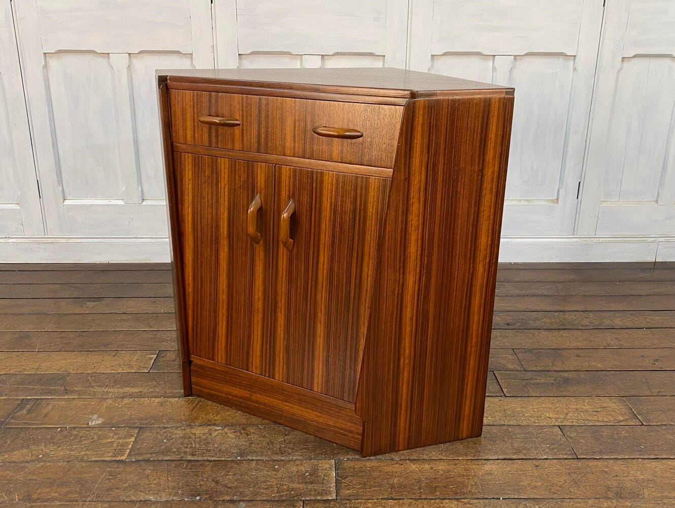 コーナーデスク