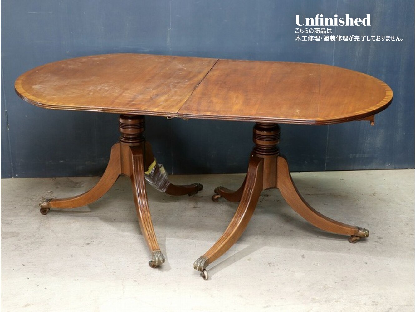 ペデスタルテーブル