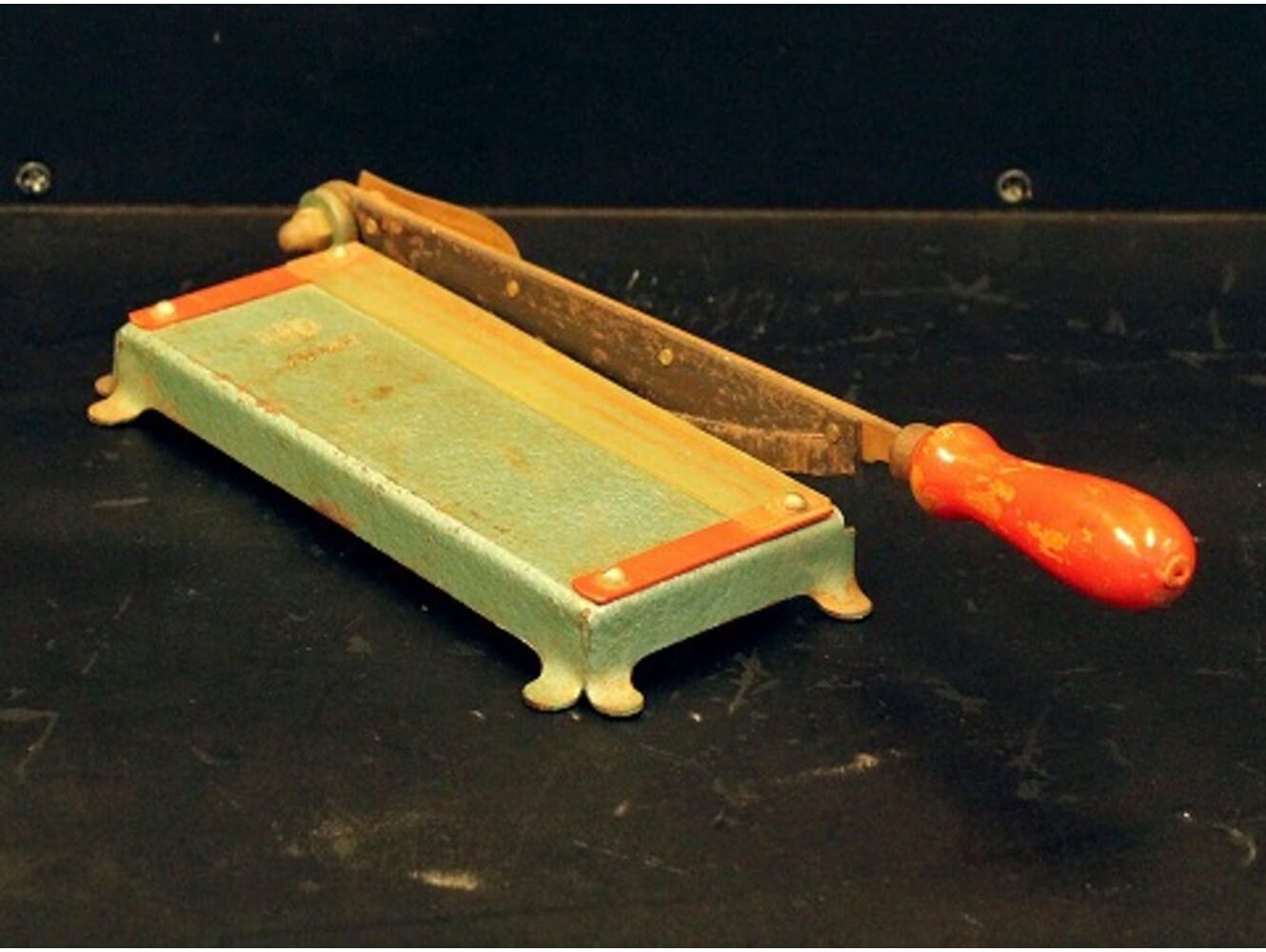 ペーパーカッター