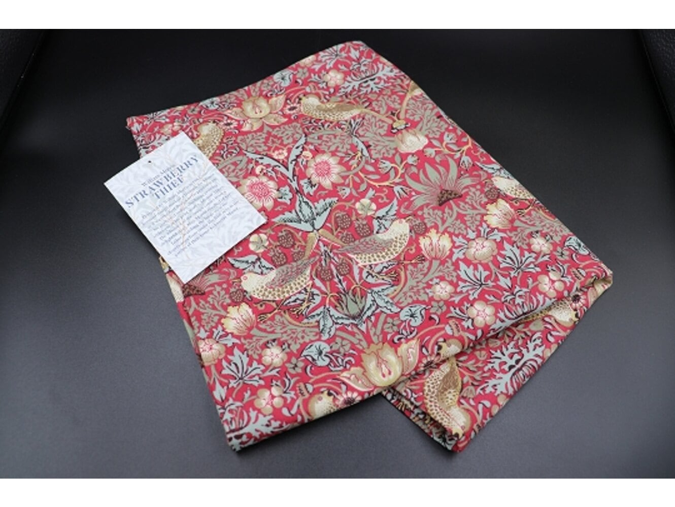 Strawberry Thief Red ティータオル