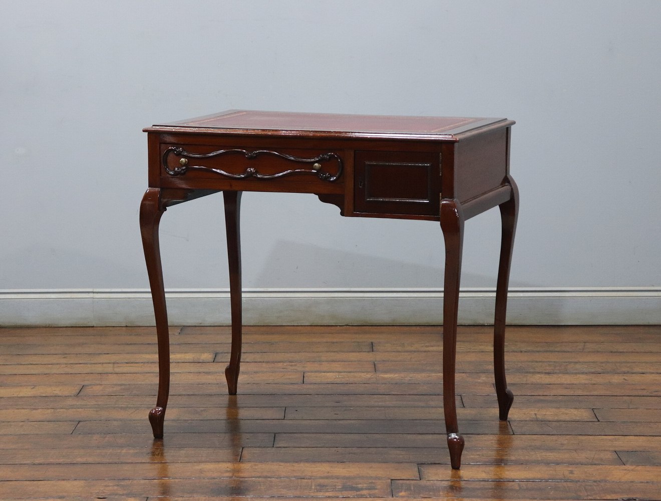 レディースデスク