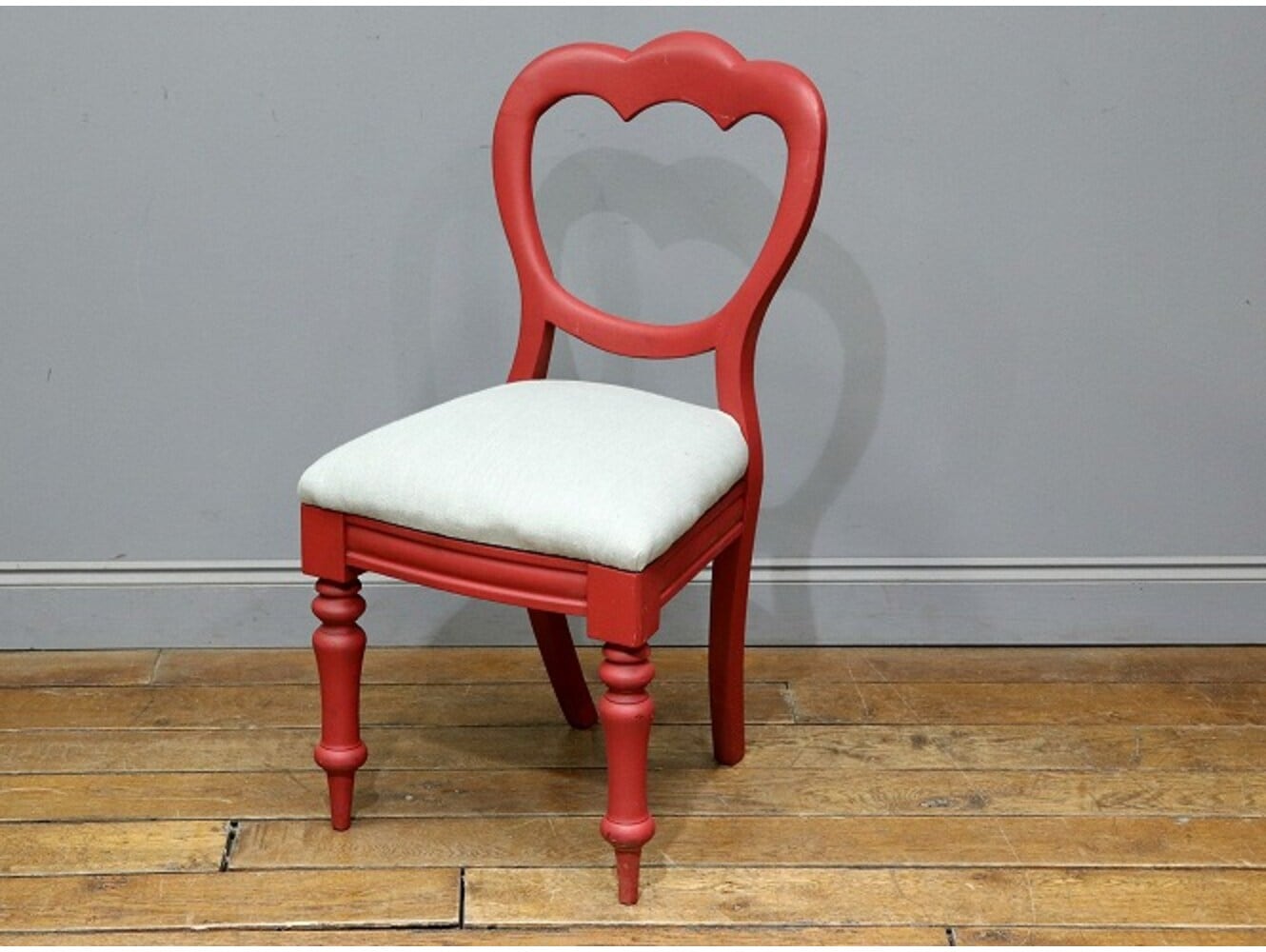 バルーンバックチェア