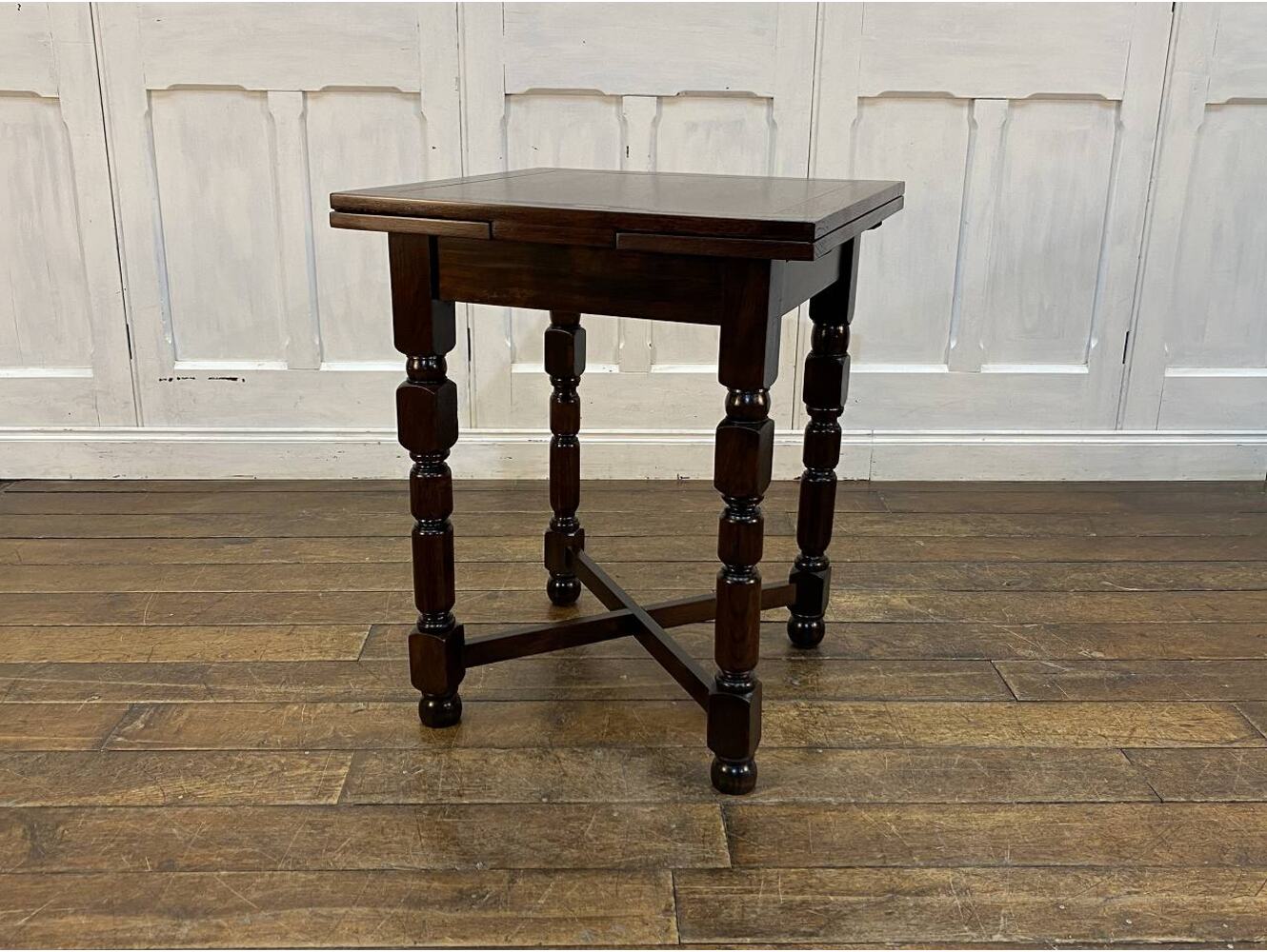 ドローリーフテーブル