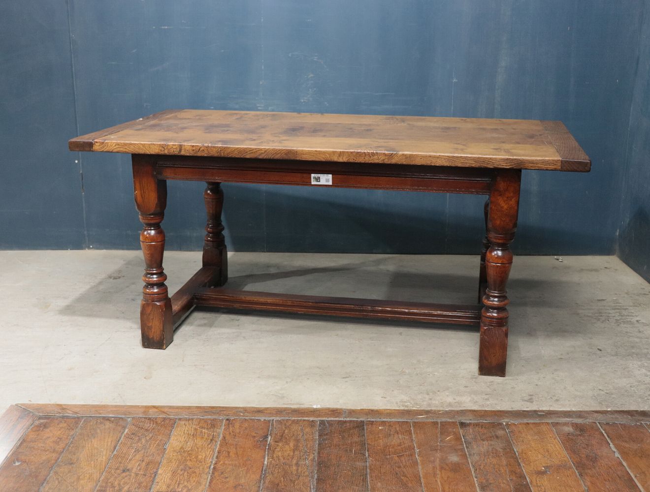 リフェクトリーテーブル