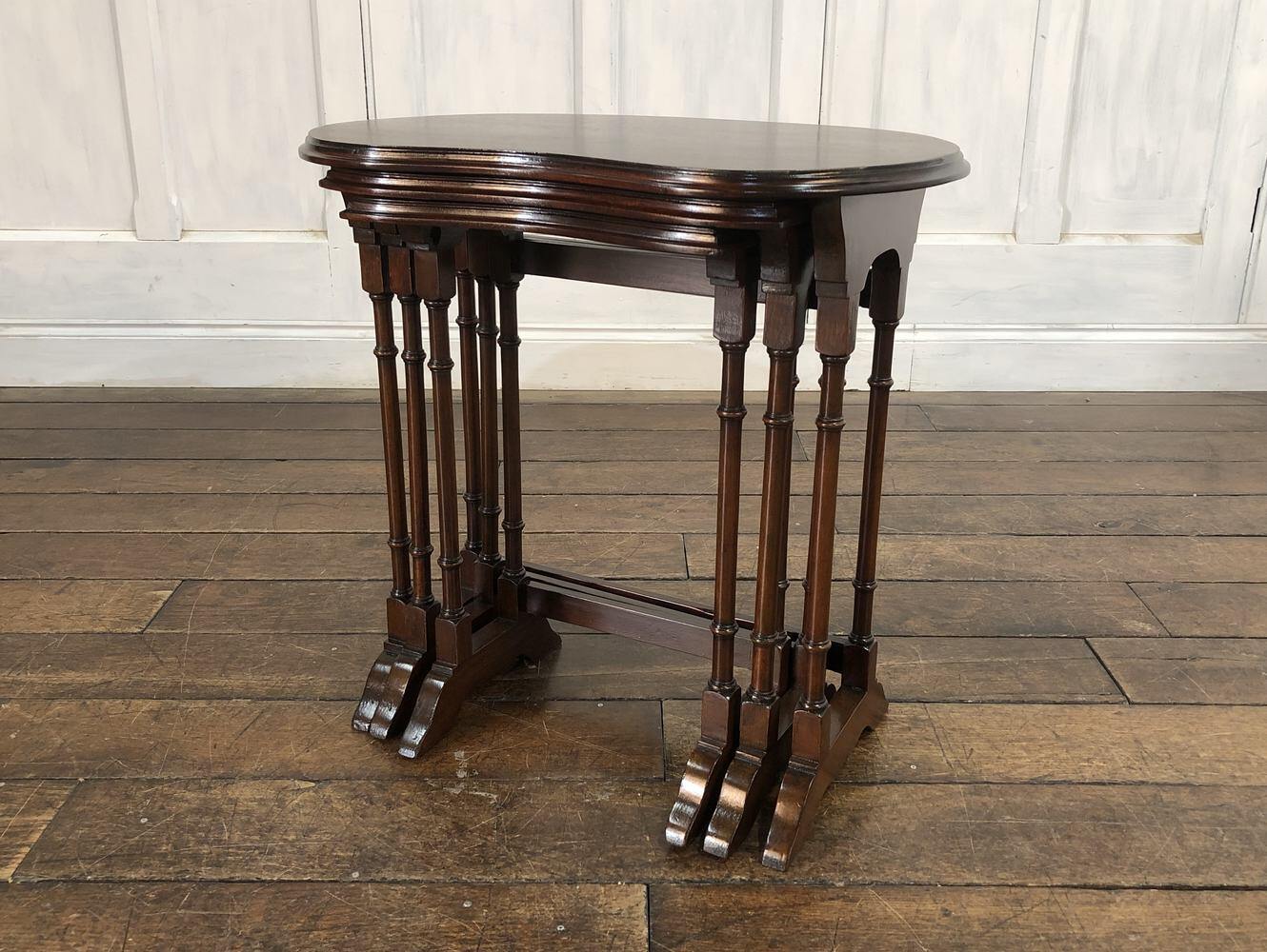 ネストテーブル