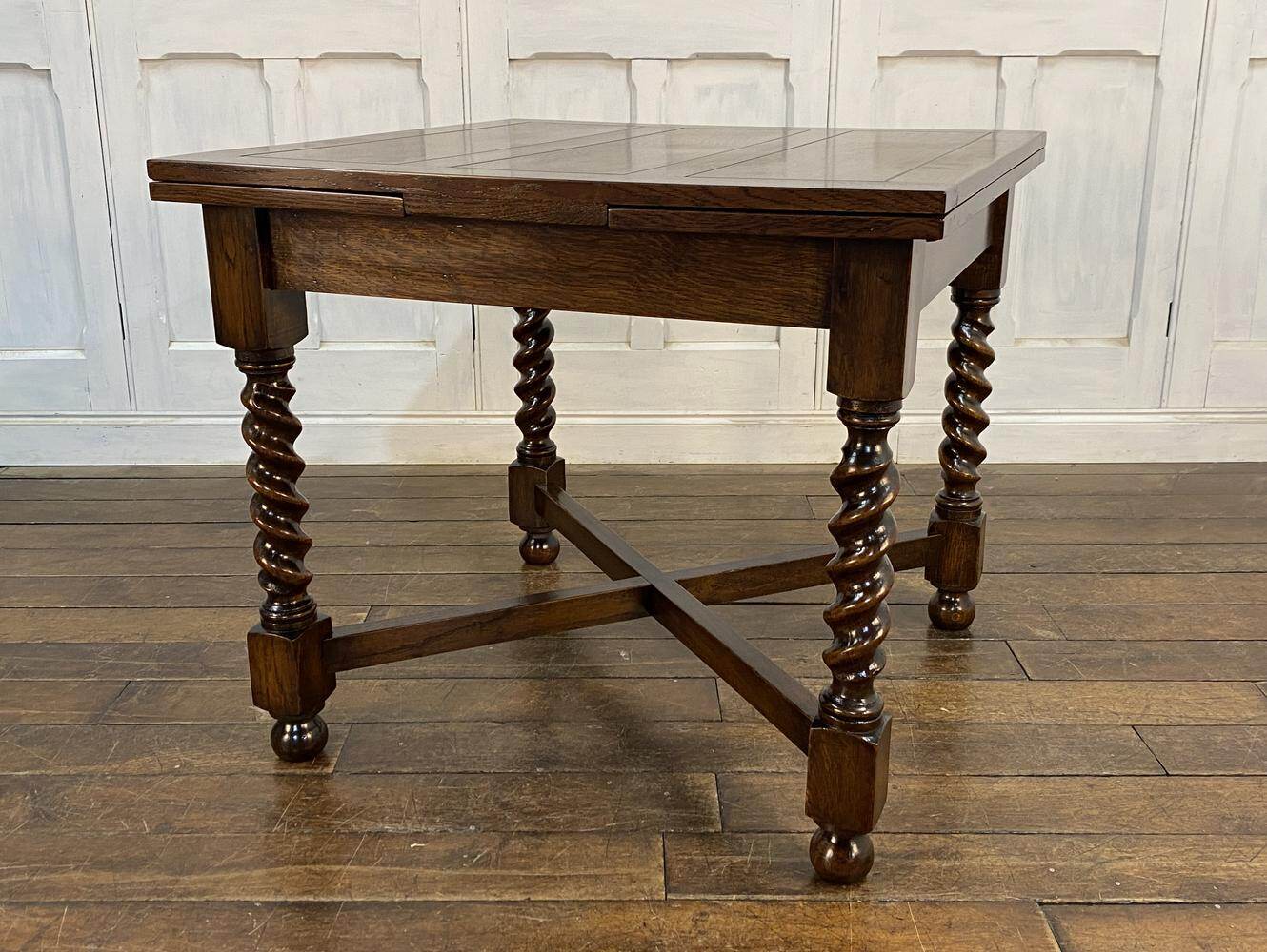 ドローリーフテーブル