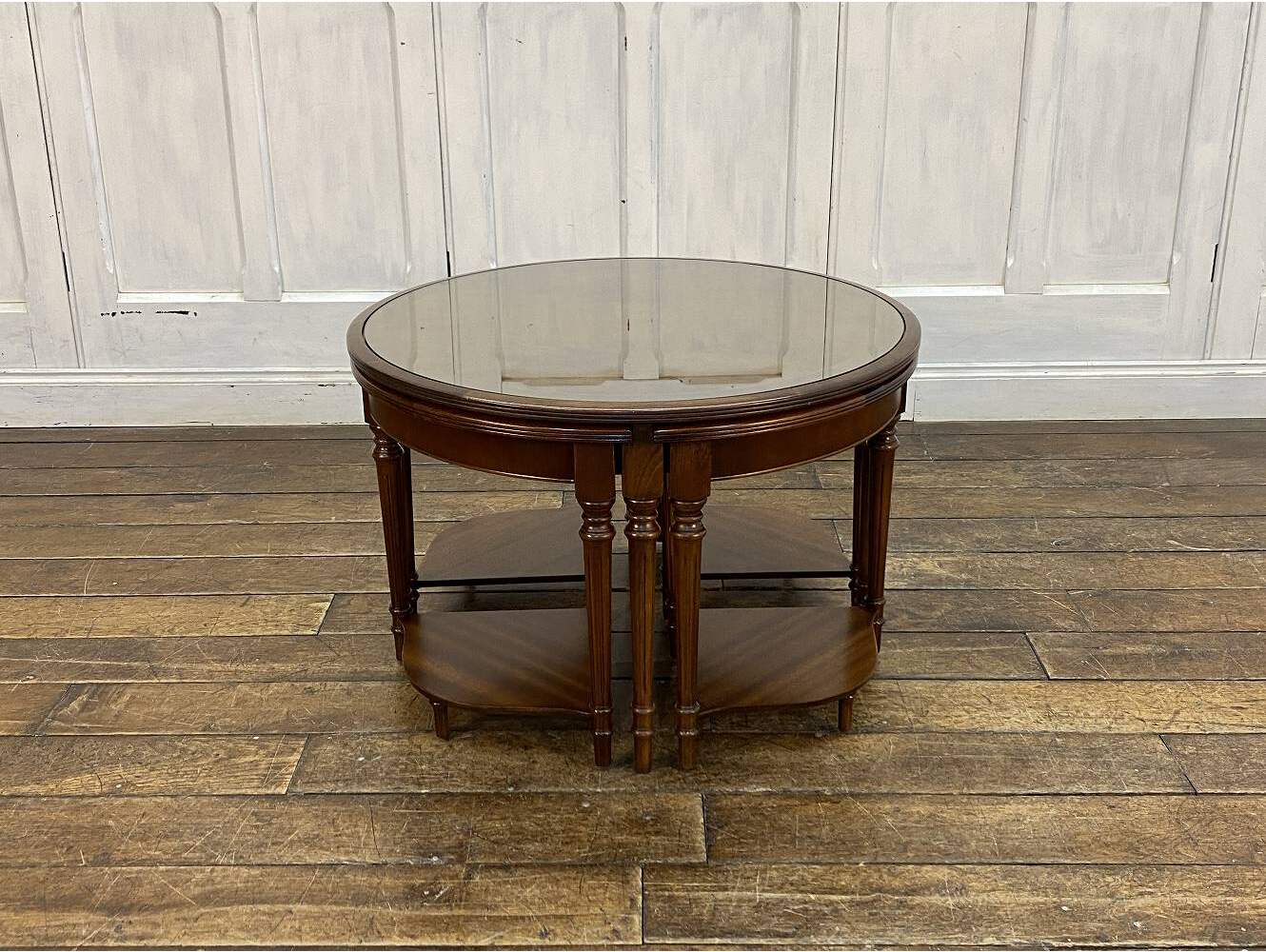 ネストテーブル