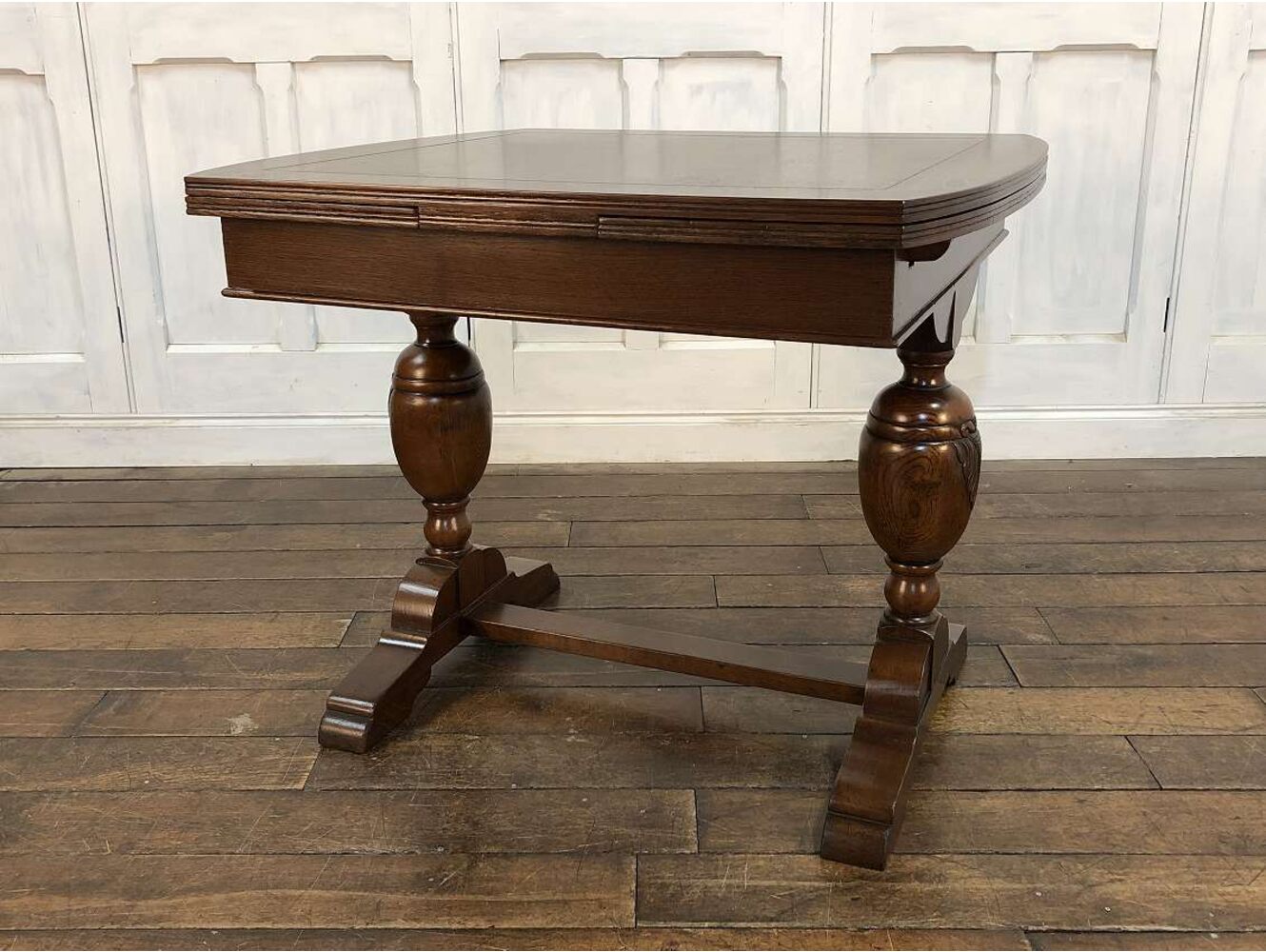 ドローリーフテーブル