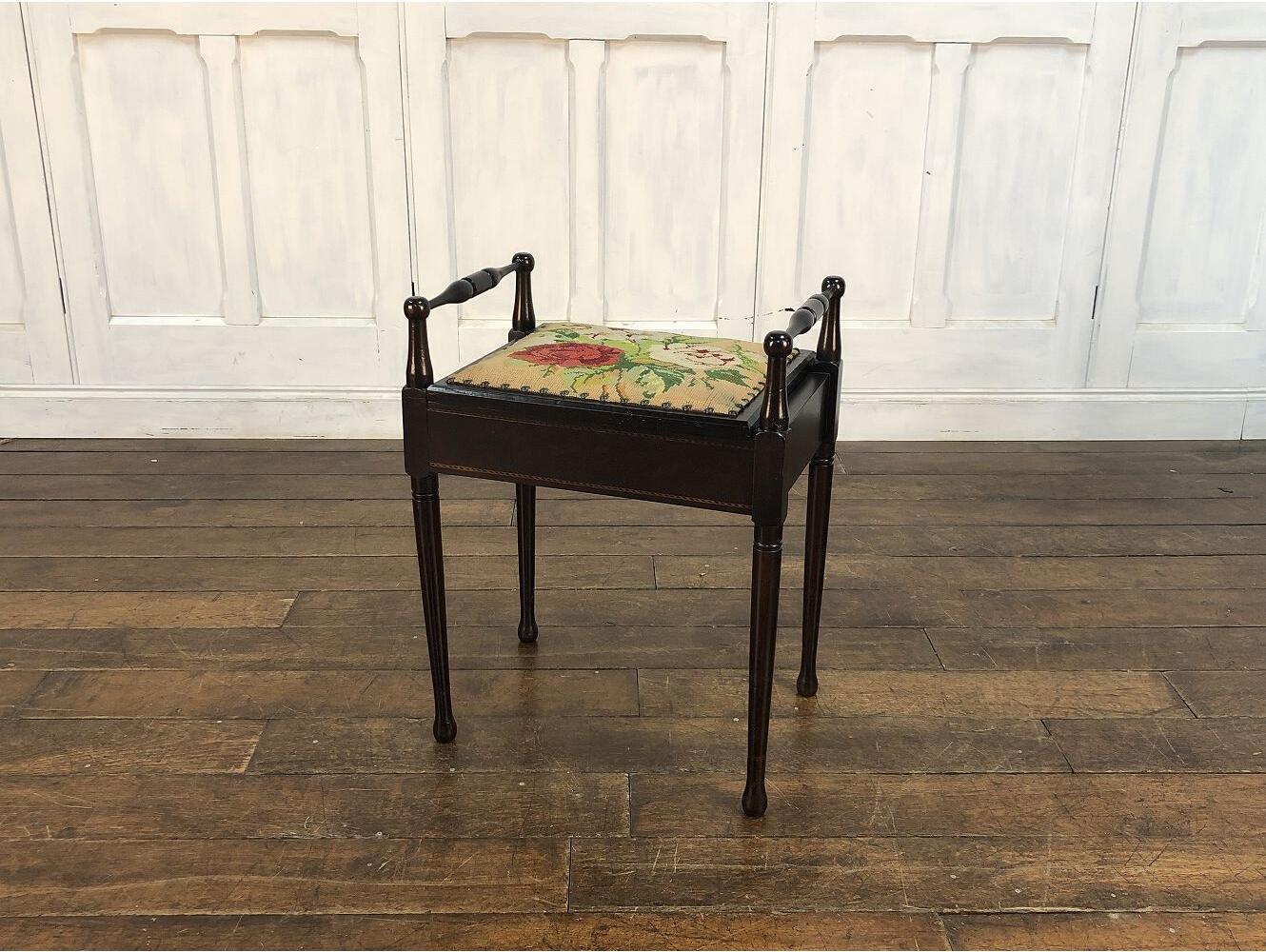 k828r102 英国アンティーク店から届いた無骨なスツール 2個セット 赤系