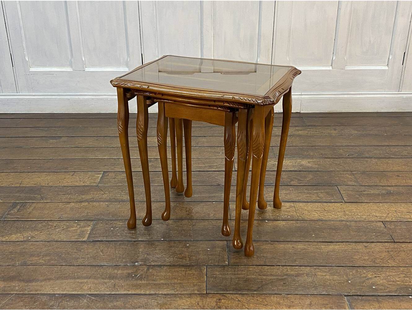 ネストテーブル