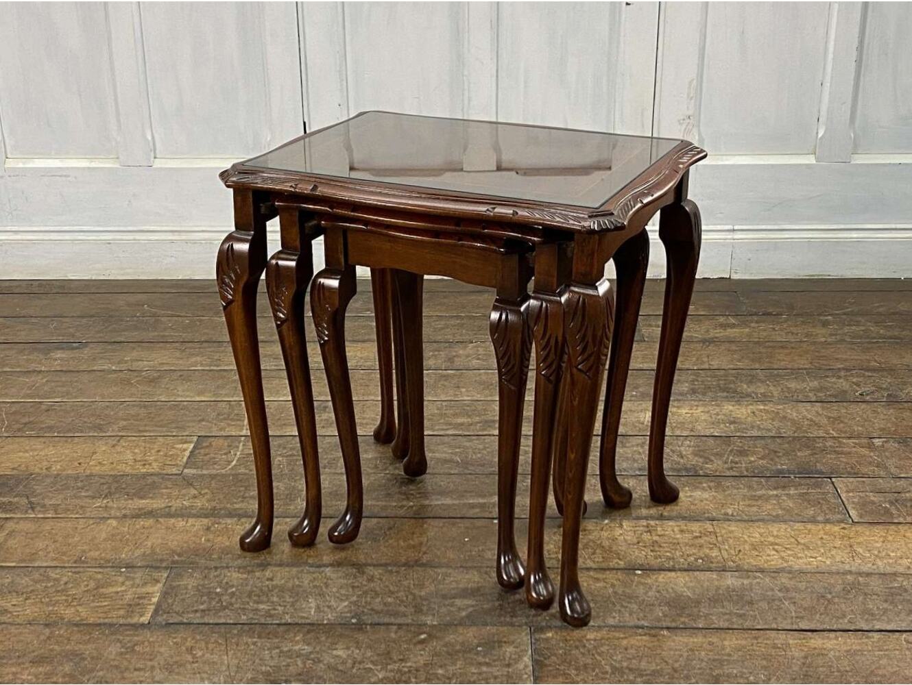 ネストテーブル