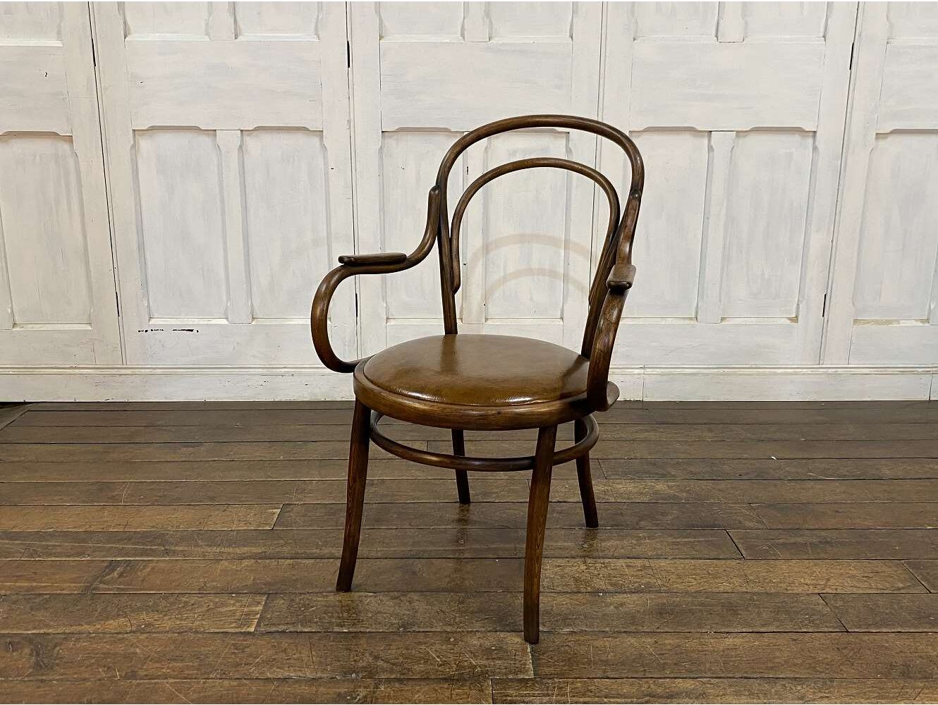 ベントウッドアームチェア