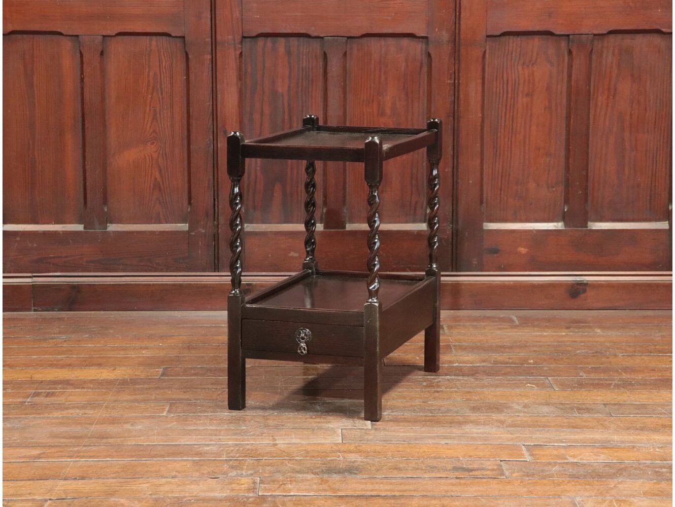 サイドテーブル