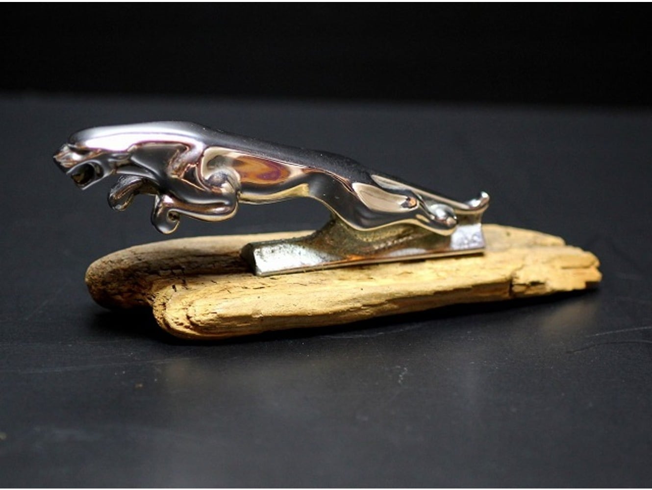 ジャガー　エンブレム