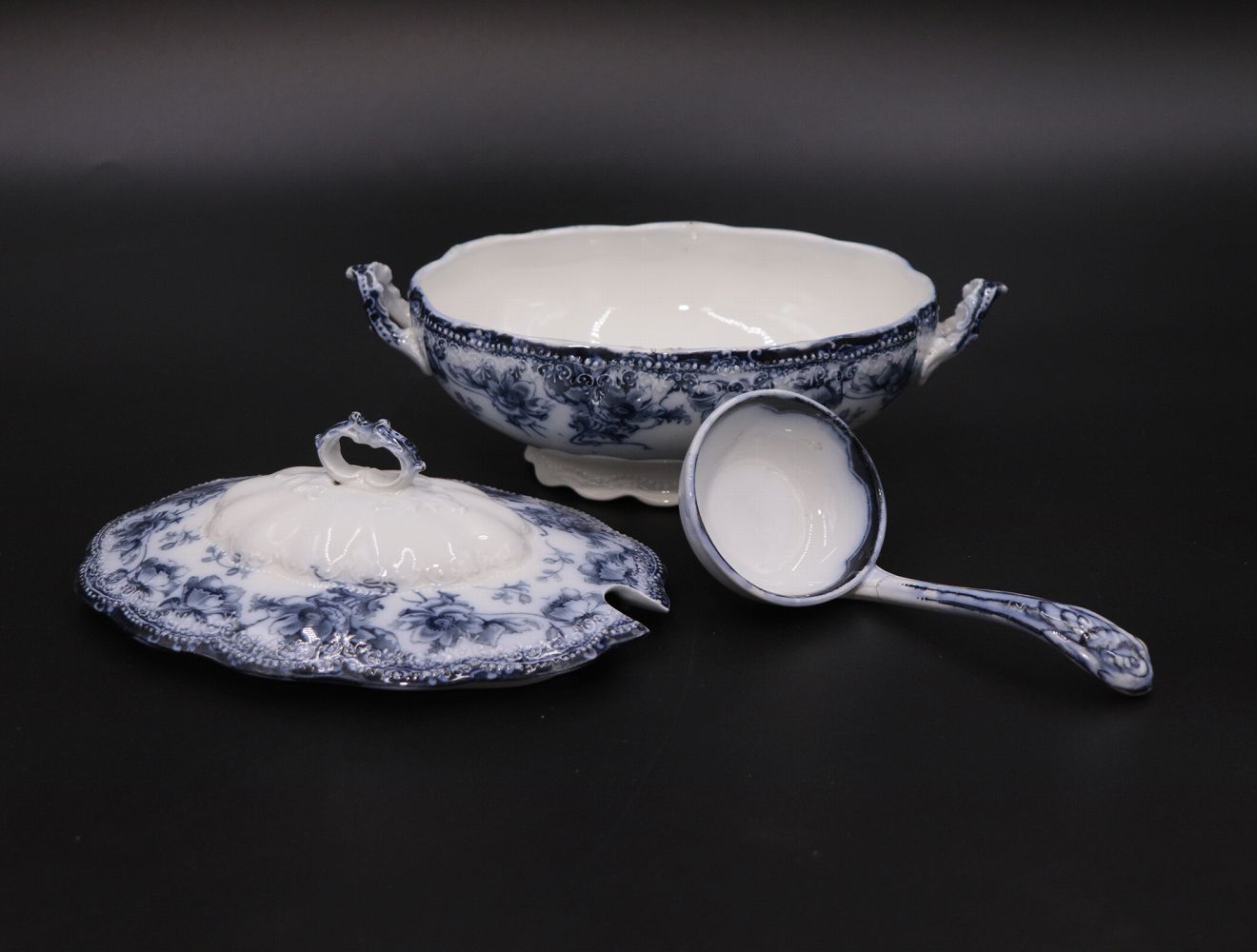 スープチューリン WEDGWOOD Sibyl（レードル付き）