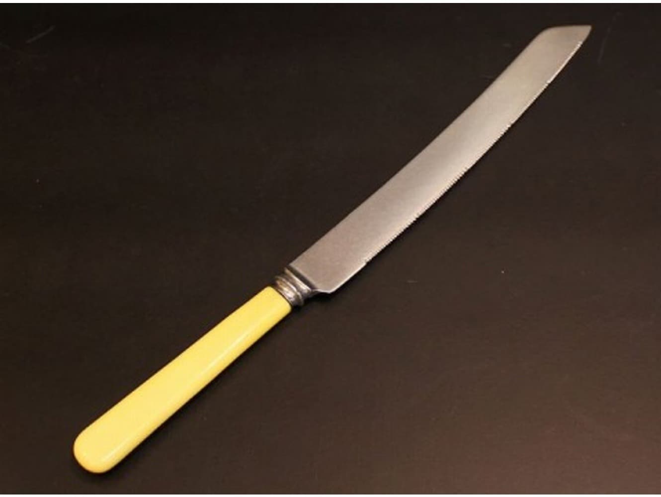 ブレッドナイフ