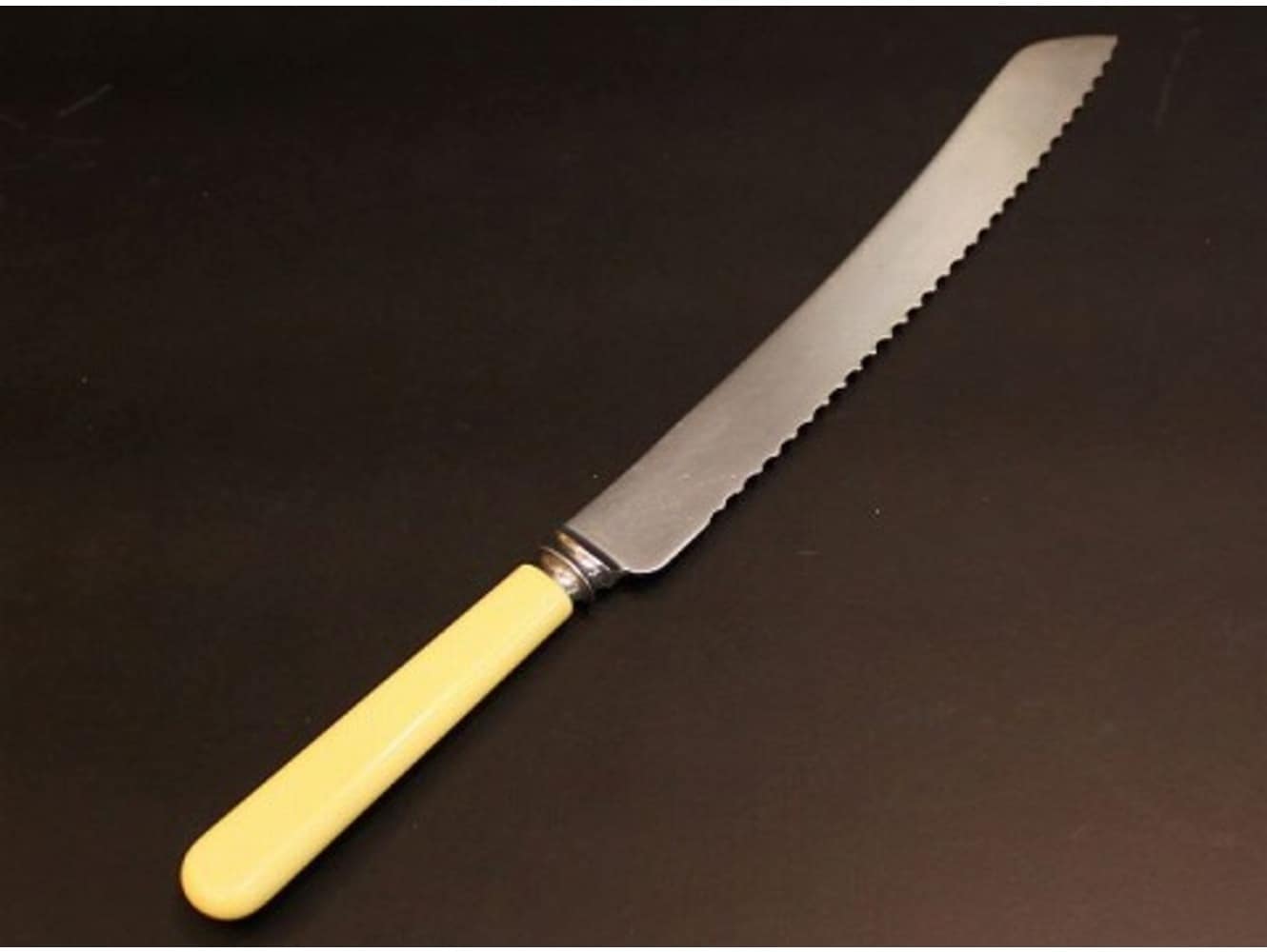 ブレッドナイフ