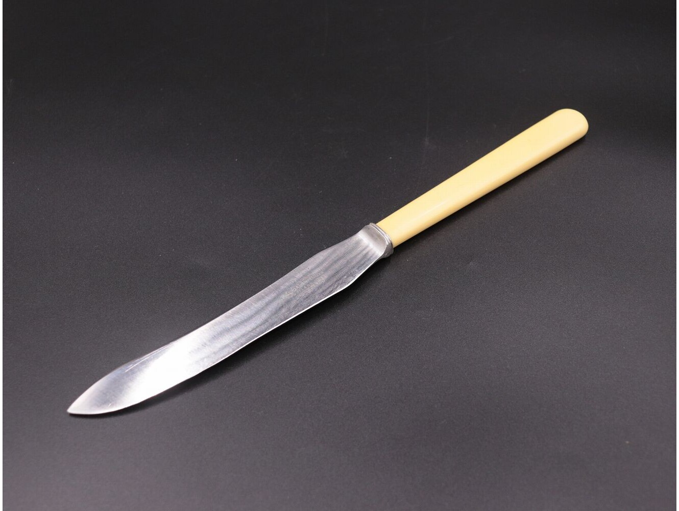 ブレッドナイフ