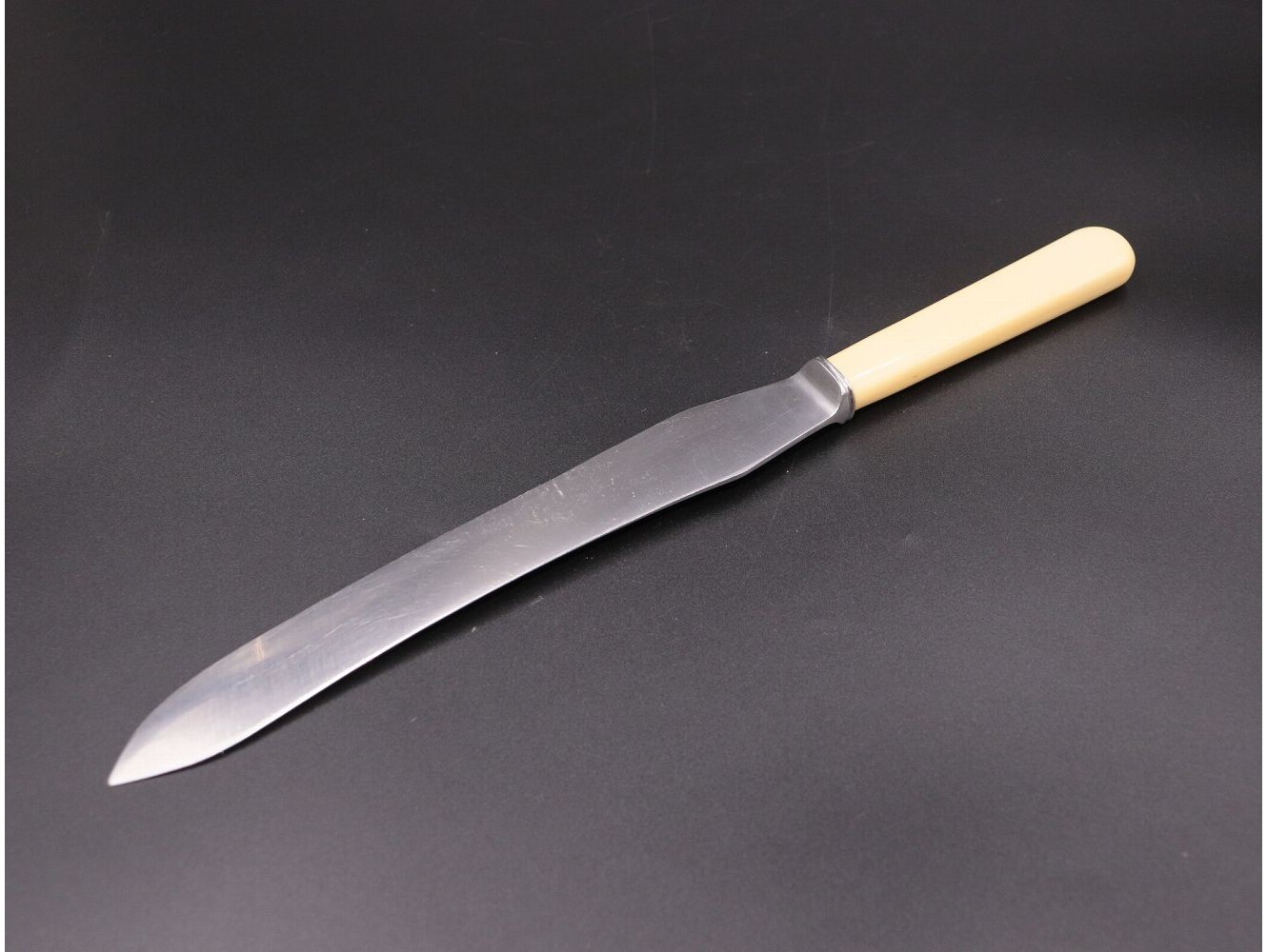 ブレッドナイフ